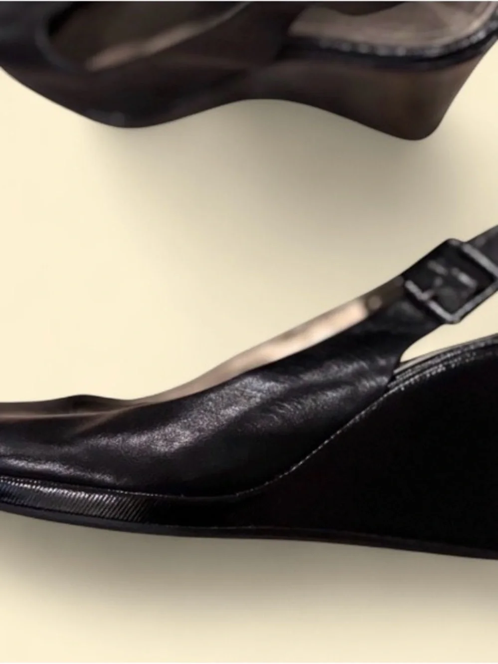 Kenneth Cole Reaction Black Leather Wedge Sandals Peep Toe Slingback Size 8m